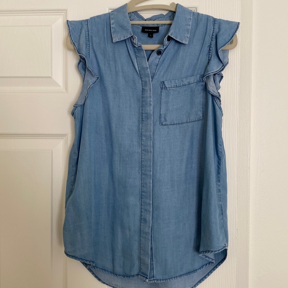 Short ruffled sleeved denim top